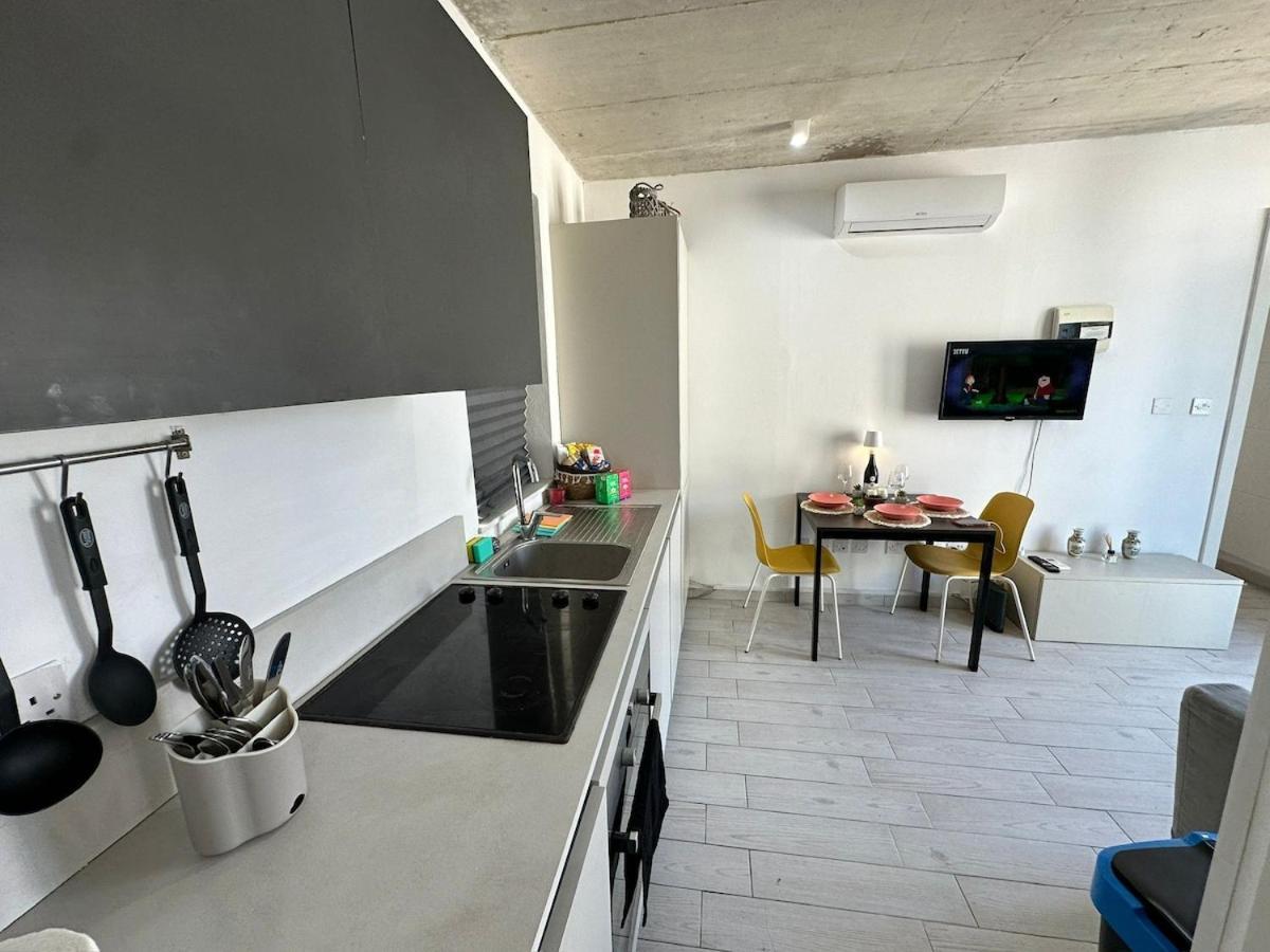 Paceville - 3a - Stylish 2br Centre Сент Джулианс